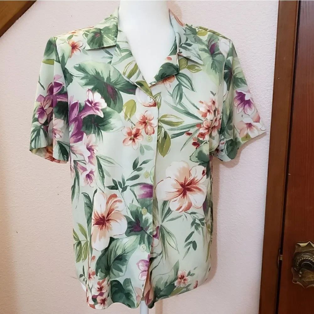 Alfred Dunner button front floral print top. Size 10
